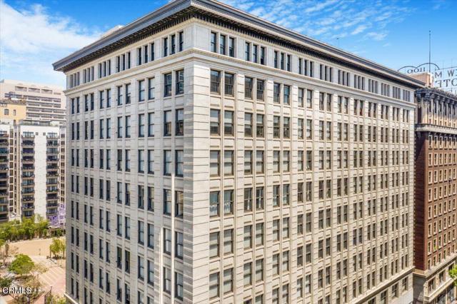 Building Photo - 460 S Spring St