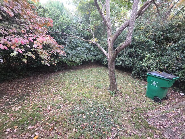 Building Photo - 3136 Creighton Dr