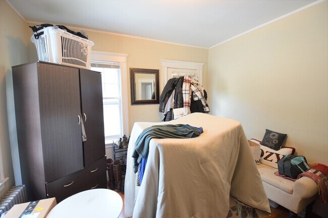 Building Photo - 18 Hunnewell Ave