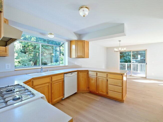 Building Photo - 721 Crown Dr