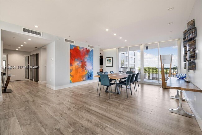 Building Photo - 1000 Venetian Way