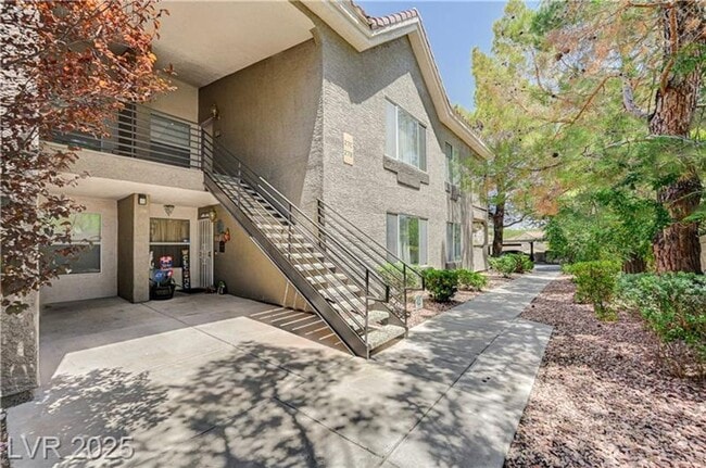 Building Photo - Charming 2-Bedroom Retreat with Fireplace & Private Covered Patio