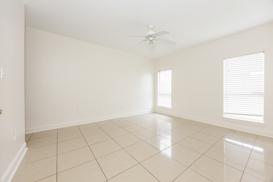 Building Photo - 9540A Lindale Ave