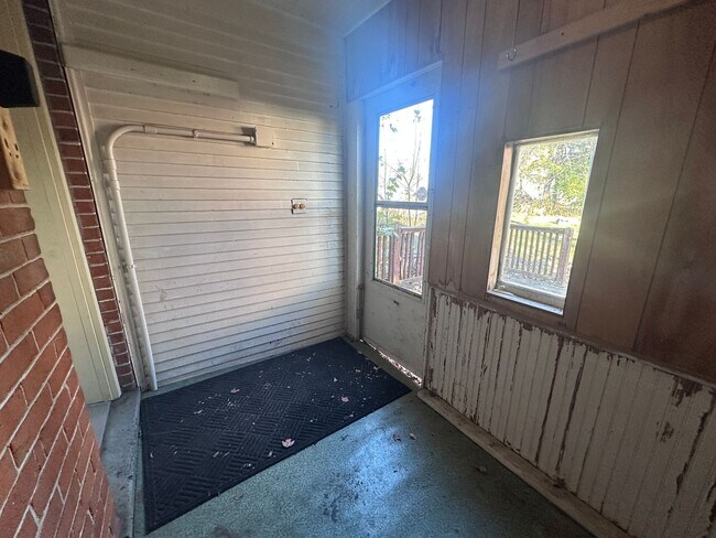 Building Photo - 315 N 2nd Ave