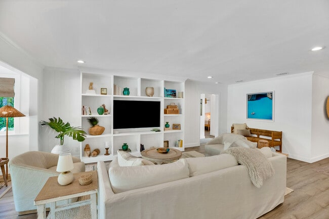 Building Photo - 1830 E Sandpiper Rd