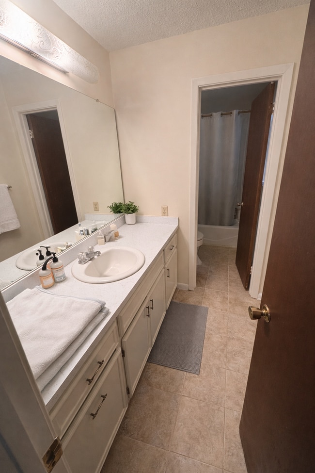 Building Photo - 5 BR 3 full BA House