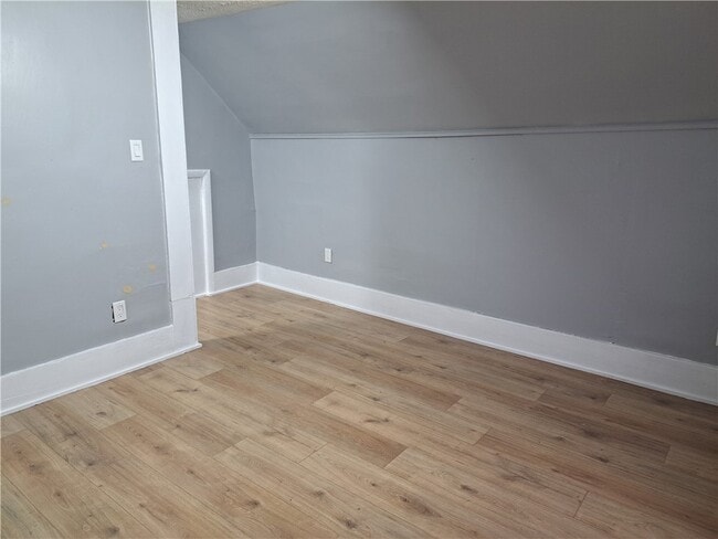 Building Photo - 72 Saratoga Ave