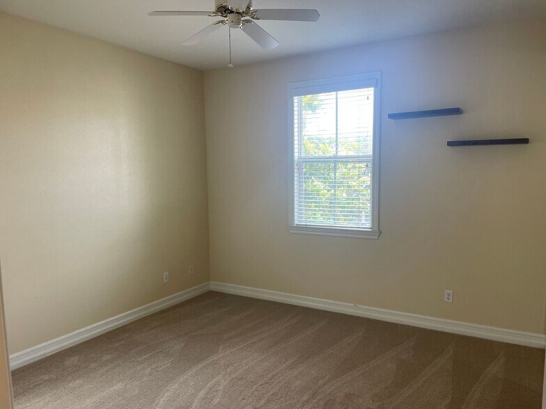 Building Photo - 2100 Canyon Cir