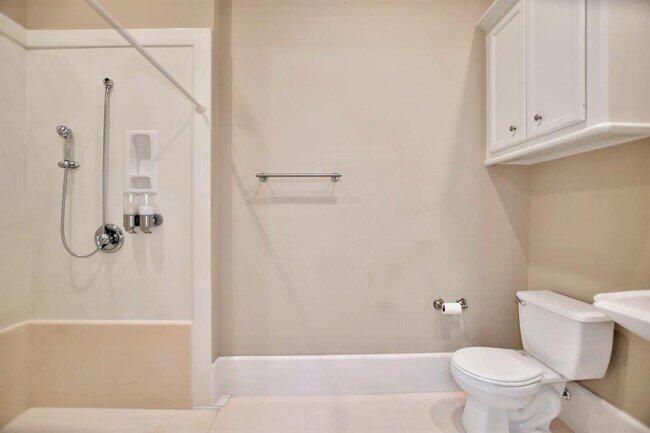 Building Photo - 6615 Butler Oaks Ct