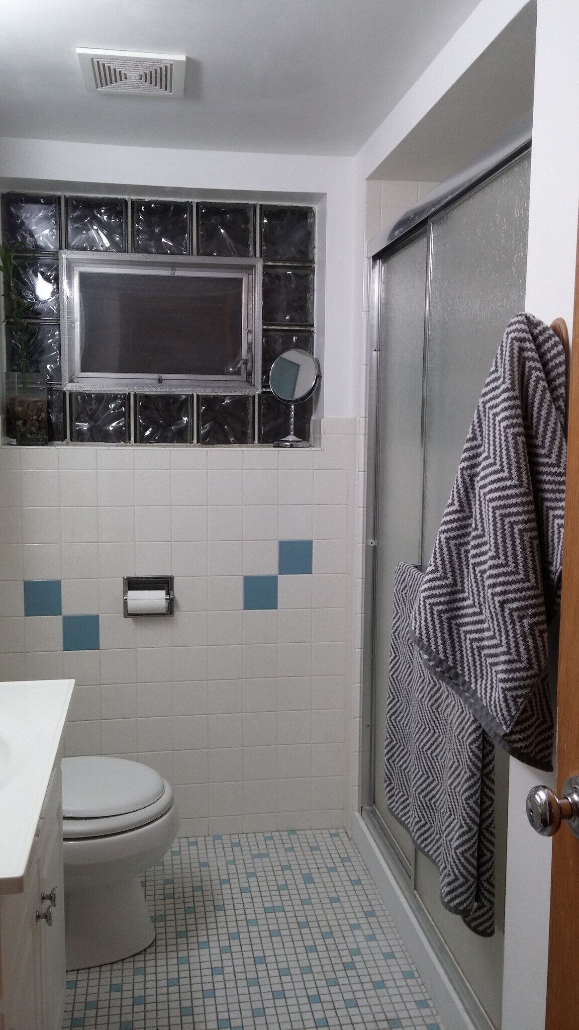 Building Photo - 5009 N Mango Ave