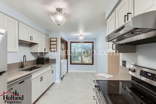 Building Photo - Charming 3-Bed, 2-Bath Home with Stunning Neighborhood Views & Excellent Amenities! NEW PRICE and...
