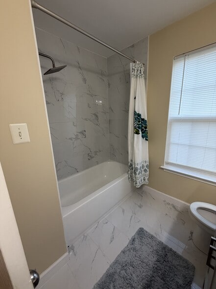 2nd Full bathroom - 4614 Buckhorn Rdg