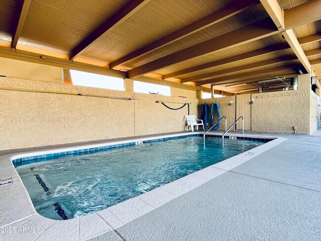 Building Photo - 425 S Parkcrest