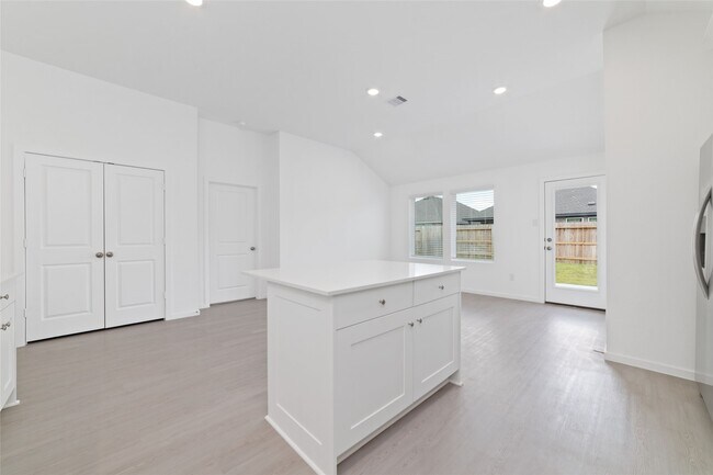 Building Photo - 26818 Lanes Dr