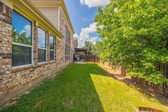 Building Photo - 15516 Mayflower Trail