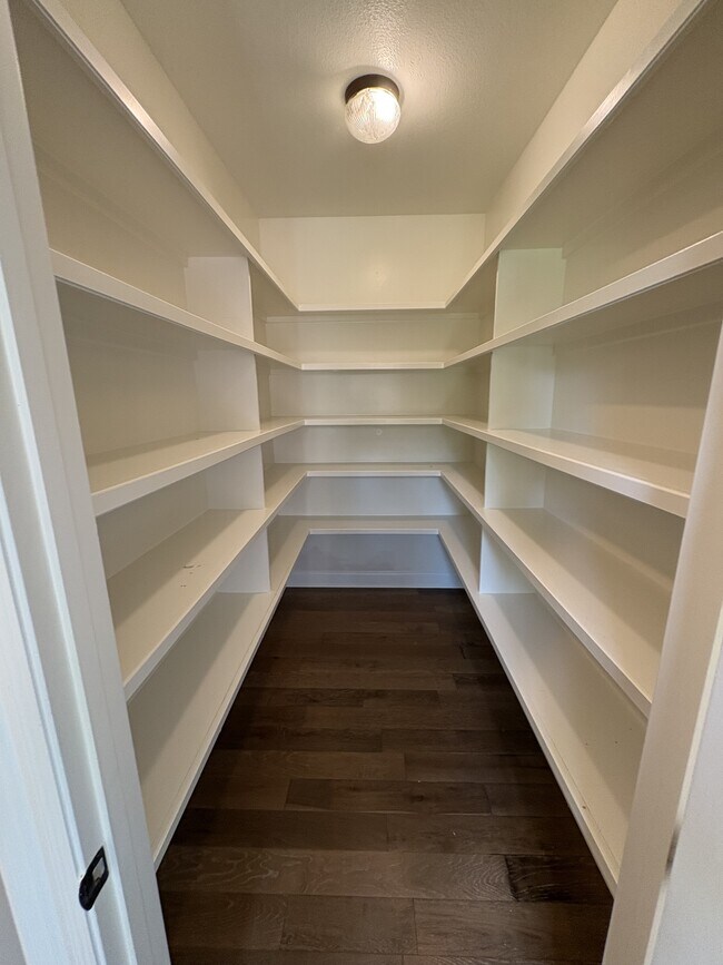 Building Photo - 4150 Primrose Dr