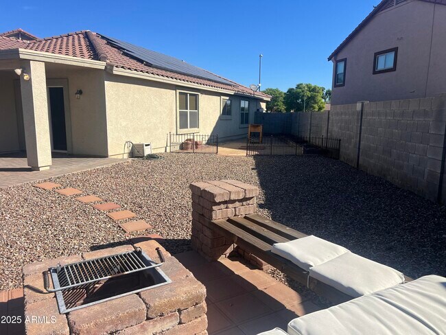Building Photo - 15481 W Cameron Cir