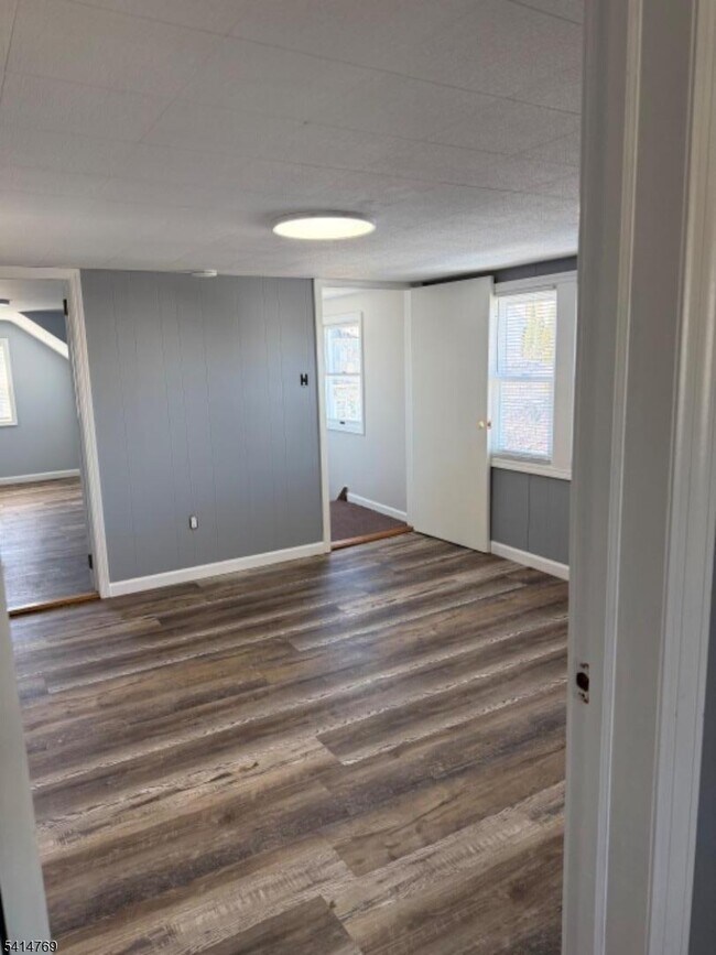 Building Photo - 182 Pierre Ave