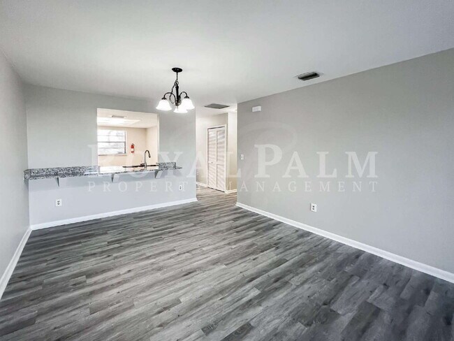 Building Photo - 4530 SW 10th Ave