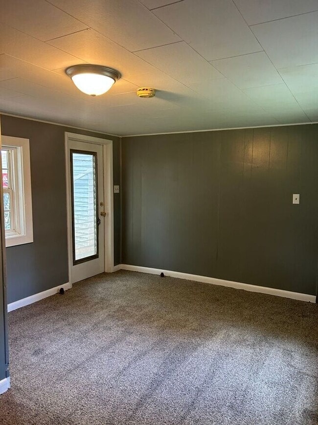 Building Photo - 25 N Washington St