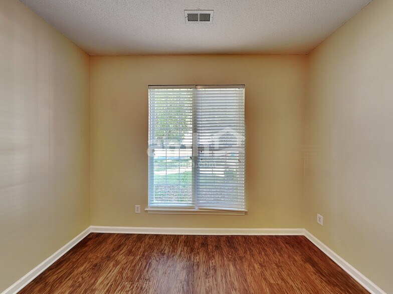 Building Photo - 6604 Conifer Cir