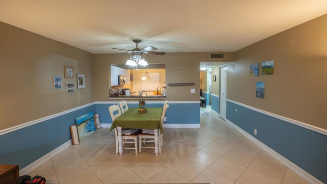 Building Photo - 2015 Coral Ridge Dr
