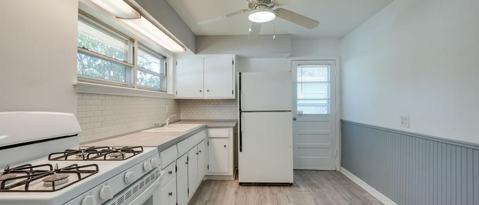 Building Photo - 2442 Oates Dr