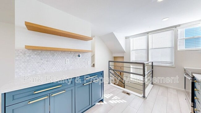 Building Photo - 1300 Garfield St