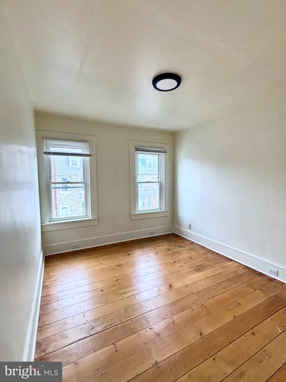 Building Photo - 28 Caroline St