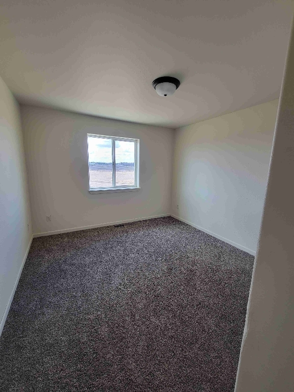 Building Photo - 826 Knife River Dr