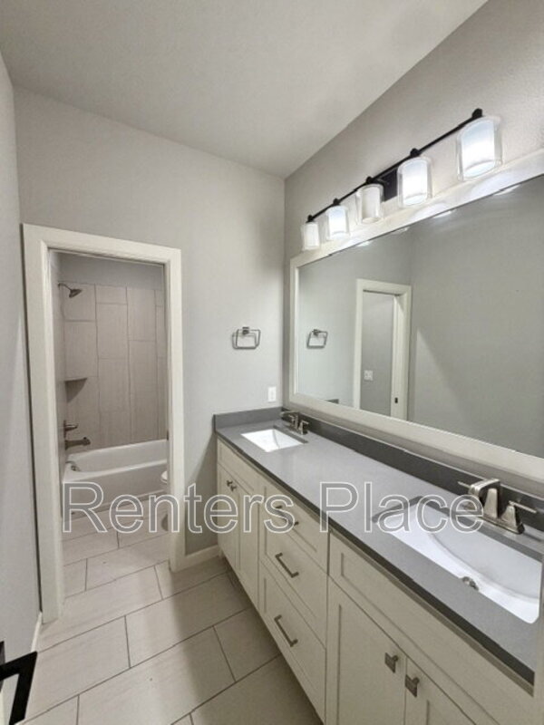 Building Photo - 803 E Delmar Pl