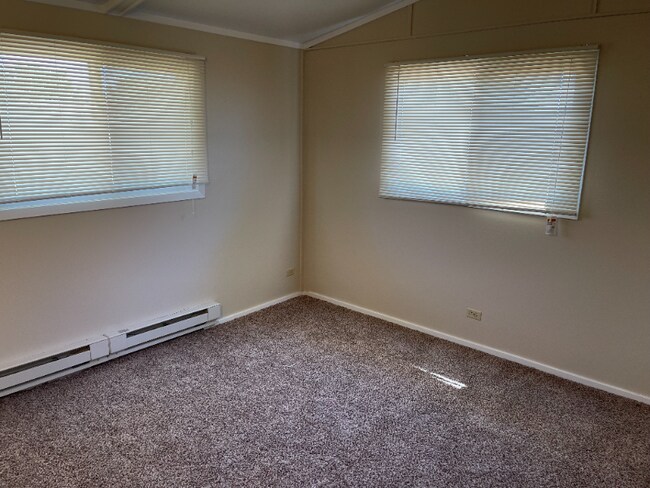 Building Photo - 245 Country Club Dr