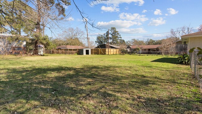 Building Photo - 3 Bedroom House Near Campus off Lee and Bu...