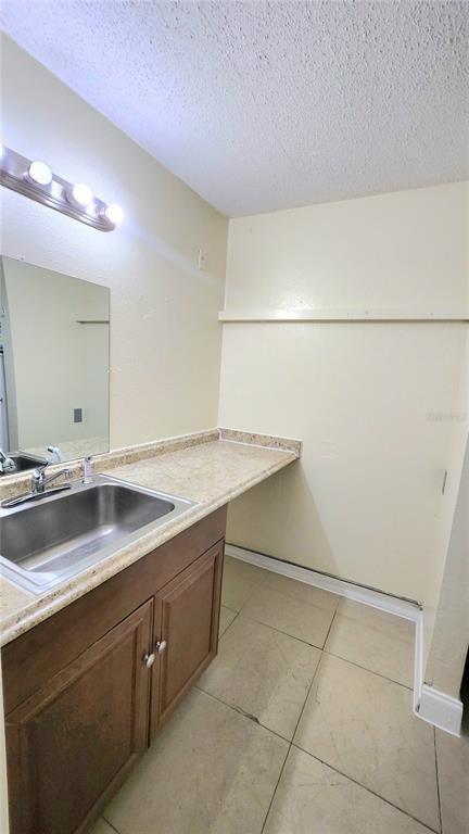 Building Photo - 7900 S Orange Blossom Trail