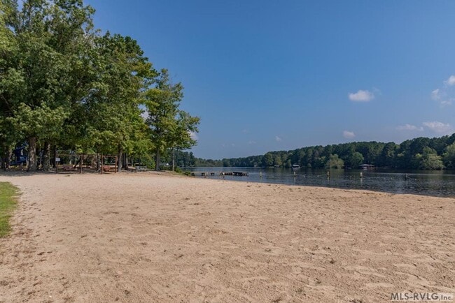 Building Photo - 2 Bedroom, 2 Bath Home located in Tanglewood Shores