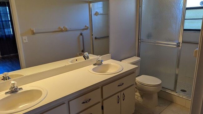 Building Photo - 3 Bedroom 2 Bath Pool Home in Mt Dora