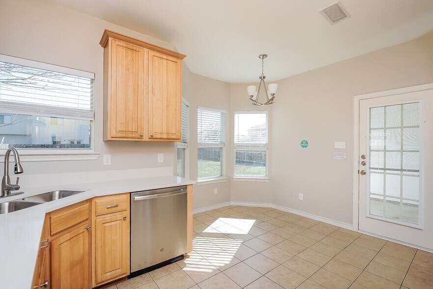 Building Photo - 1844 Alanbrooke Dr