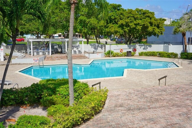 Building Photo - 1470 NE 123rd St