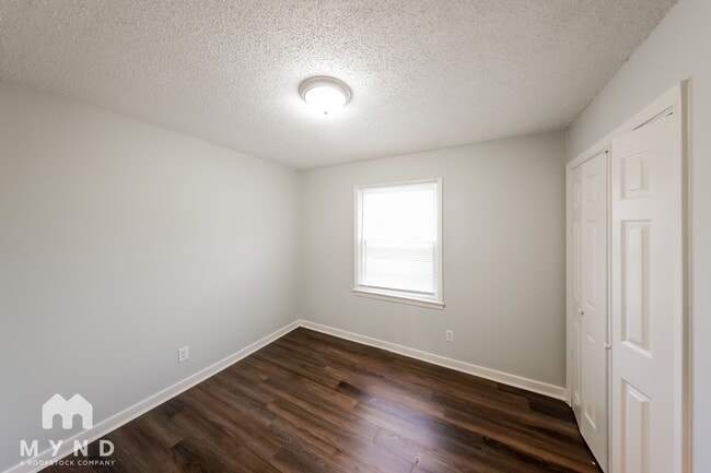 Building Photo - 217 Marshall Dr