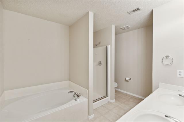 Building Photo - 9916 Nixon Dr