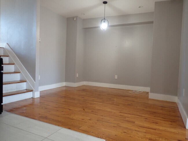 Building Photo - 203 Crystal St