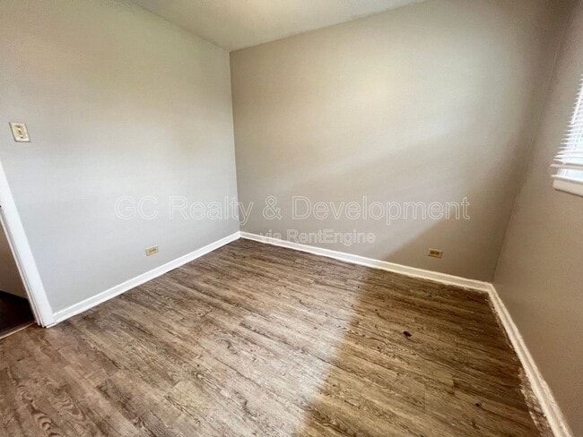 Building Photo - 9252 S Merrill Ave