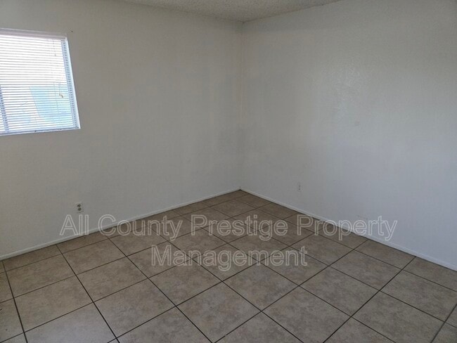 Building Photo - 1831 W Mulberry Dr