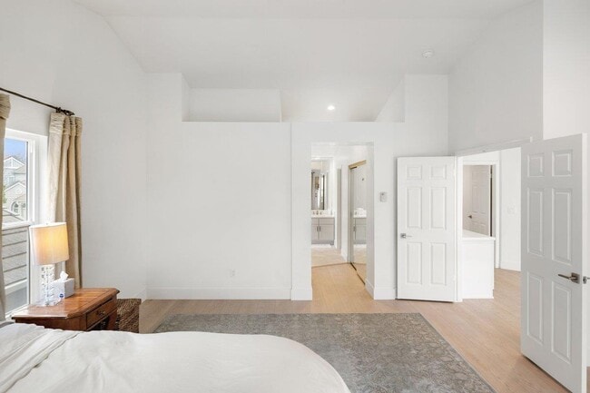 Building Photo - 142 Monaco Dr