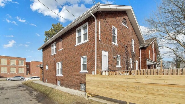 Building Photo - 1701 Kent St
