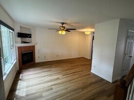 Building Photo - 420 N Parkside Dr