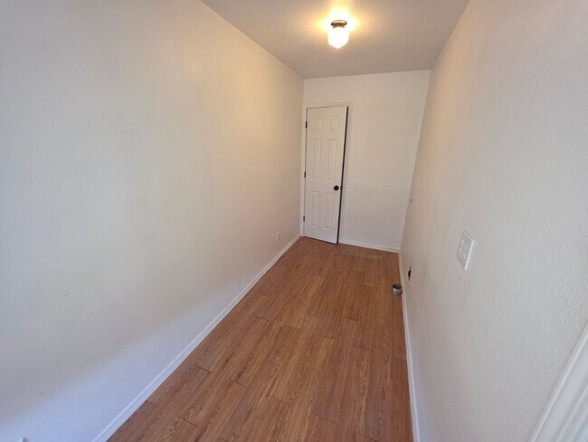 Building Photo - Newly Remodeled 2 bedroom 1 bath home