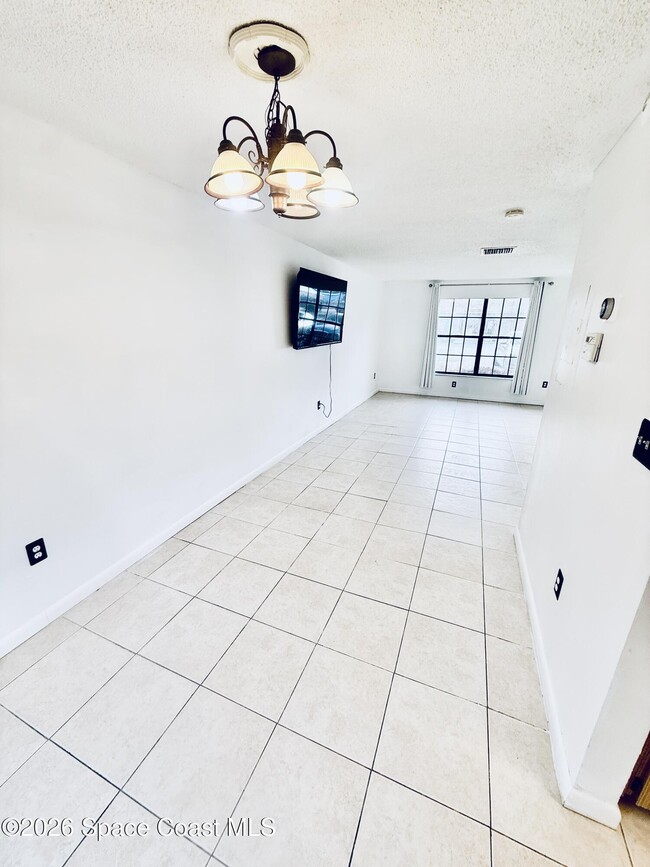 Building Photo - 1301 Arlington Ln NE