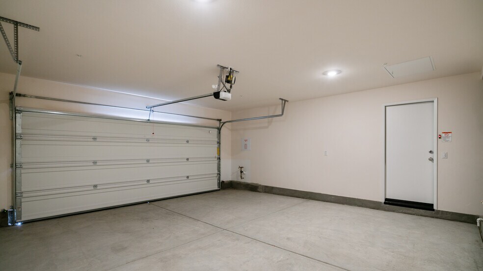 Building Photo - 11265 Skyvista Dr