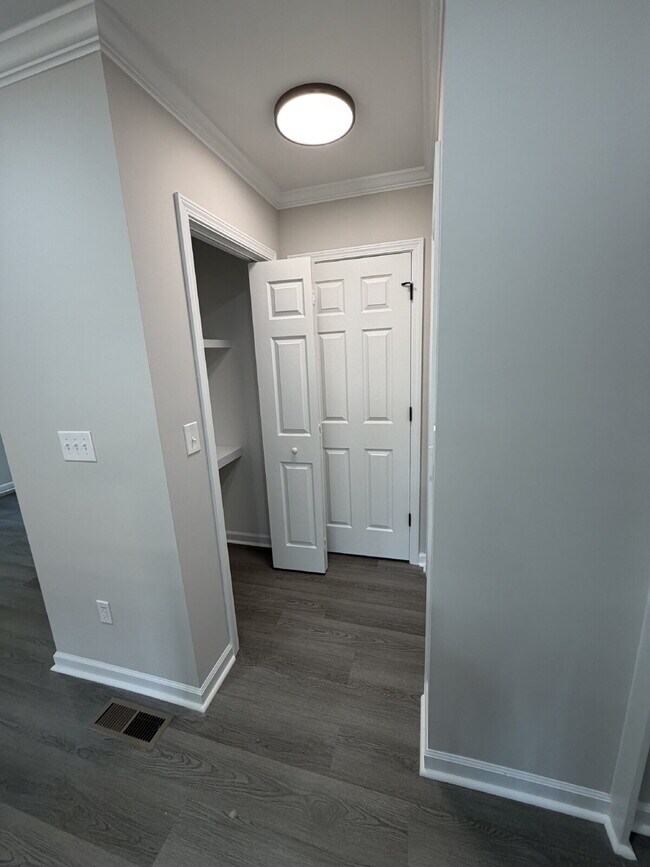 Building Photo - Pet-Friendly Charming 3-Bedroom, 2-Bath Home on Harrison Ave – Your Cozy Retreat Awaits!"